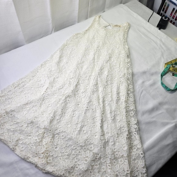 Ginger G Dresses & Skirts - Ginger G Sleeveless Lace Dress Size Small Lined White